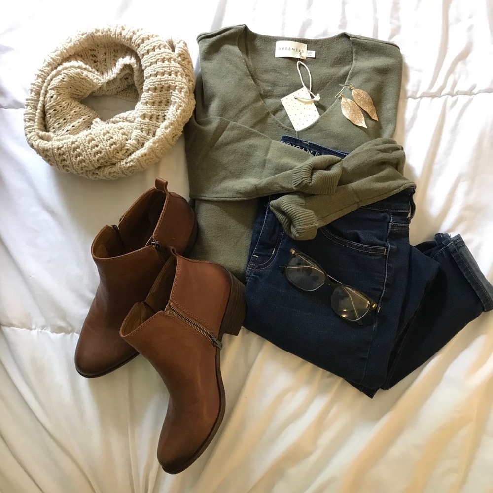 ❗️SOLD ❗️[NWT Dreamers Nordstrom] Sweater